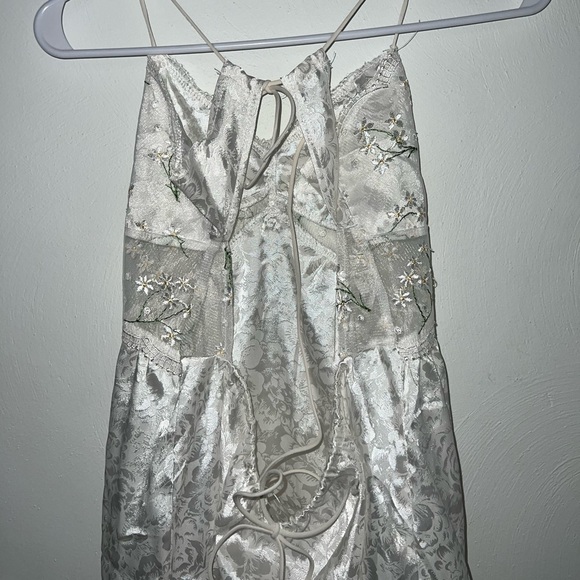 Silky Cut out dress - Picture 8 of 10